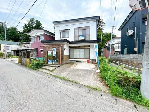 【Open House】【Interior and exterior renovation planned】Parking for 2 cars / Quiet residential area