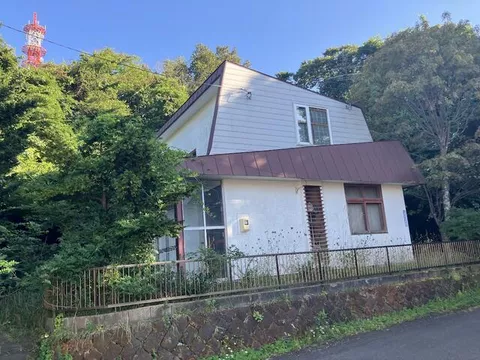 35 minutes by bus from JR Hakodate Line "Iwamizawa" Station, 4-minute walk from Miyamoto Town (Hokkaido)