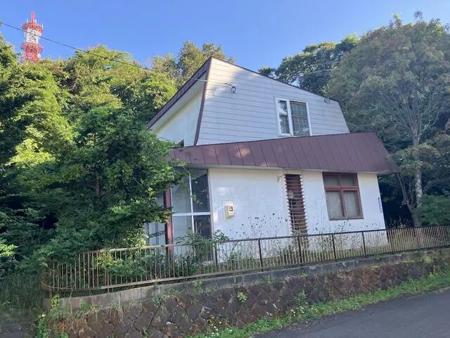 35 minutes by bus from JR Hakodate Line "Iwamizawa" Station, 4-minute walk from Miyamoto Town (Hokkaido)