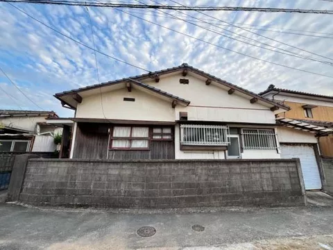 18 minutes on foot from JR Chikuho Main Line "Chikuzen-Ueki" Station