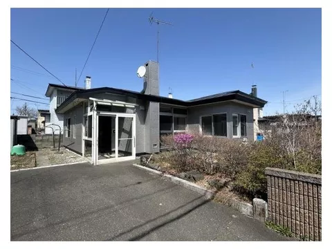 [Open House Held] [Limited Time Current Sale Until 5/10] A single-story house with a garden, parking for 2 cars in parallel.