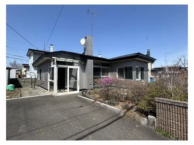 [Open House Held] [Limited Time Current Sale Until 5/10] A single-story house with a garden, parking for 2 cars in parallel.