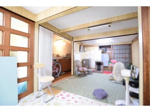 Rishō-cho Shimonjōja-machi-dōri Rokken-cho Nishi-iri (Nijo Station) 5,800,000 yen