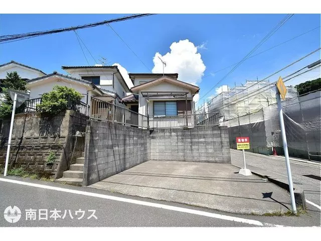 ◆5-minute walk to Nango/Shobutani Entrance bus stop◆Southeast corner lot◆3LDK, interior condition good