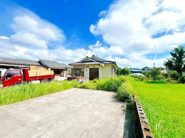 [Open House Held] Interior and exterior renovation planned / Move-in available within the year / Quiet residential area / Low traffic volume
