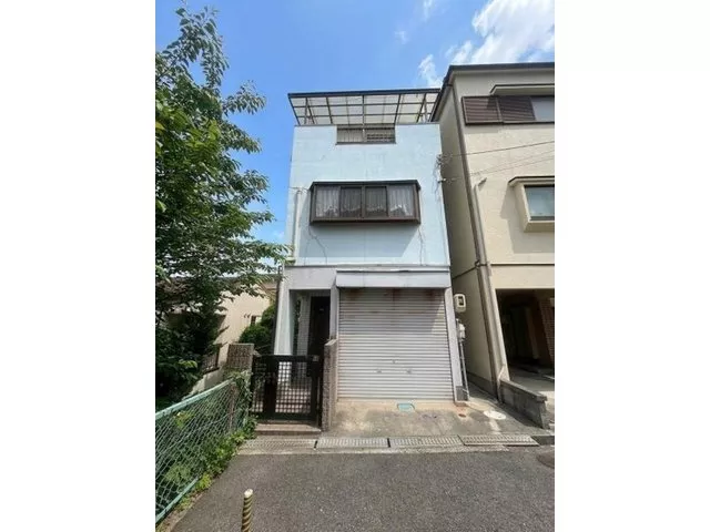 About 20 minutes on foot from JR Katamachi Line "Nozaki"! The surrounding area is a quiet residential neighborhood with single-family homes!