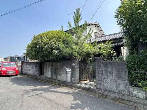 Two-story 5DK with a view of the rural landscape, a connected Japanese-style room, and all rooms over 6 tatami mats in size.