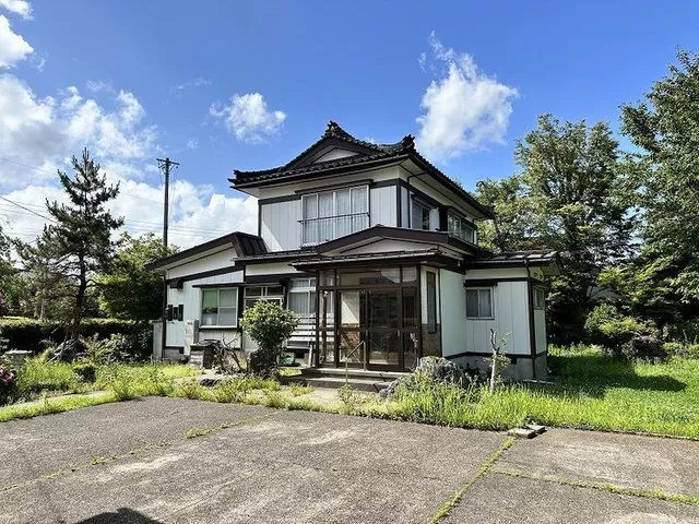 Suitable for families with spacious land and a large house!