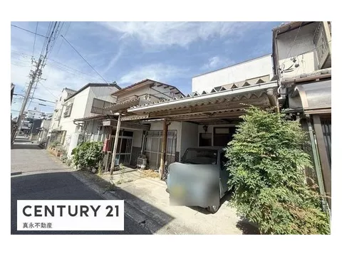 ●Located about a 10-minute walk from educational facilities
