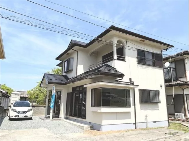 【Open House】 Interior and exterior renovation planned / Water fixtures replacement / All rooms wallpaper replacement / Parking lot expansion