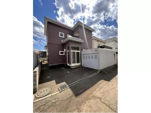 【Approximately 59 tsubo × 4LDK】7-minute walk to the bus stop! House with garden and storage♪