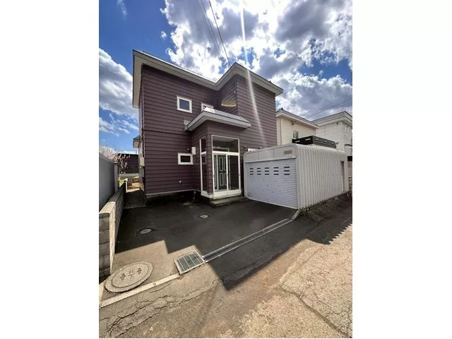 【Approximately 59 tsubo × 4LDK】7-minute walk to the bus stop! House with garden and storage♪