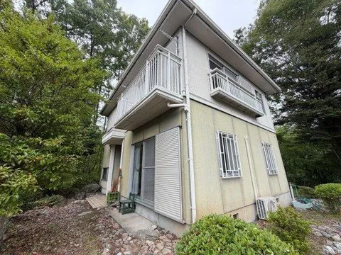 ◆ Custom-built house by a manufacturer ◆ 4-burner stove ◆ Window in the kitchen ◆ System kitchen ◆ Land 60