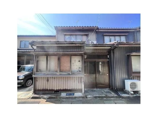 Nishishinminato (Shogawaguchi Station) 900,000 yen