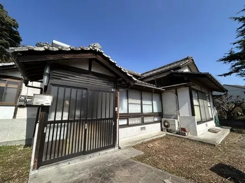 A 5SDK single-story house with a smooth workflow for household chores within 1 km of elementary and middle schools, convenience stores, and supermarkets.