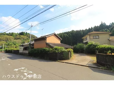 Approximately 175 tsubo of land / 3 minutes on foot from Minayoshi Elementary School - A single-story building in a nature-rich environment