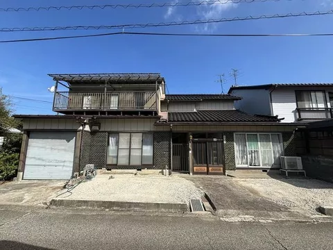 10-minute walk to Inarimachi Station and Apia, great convenience! Enjoy your preferred renovations!