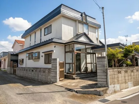 【Everything within a 10-minute walk!】Elementary and junior high schools, station, bus stop, supermarket, etc. | Parking for 2 cars available