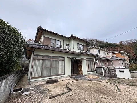 Used single-family home, 8 minutes on foot from Akinakano Station on the JR Sanyo Main Line