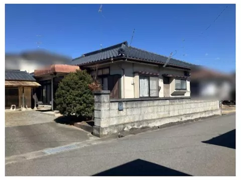 <Yorokura Town> Detached house with land lease rights, featuring two connected Japanese-style rooms, spacious for use♪