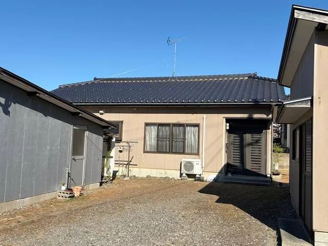 Easy access between rooms in a single-story house! Includes garage and storage!