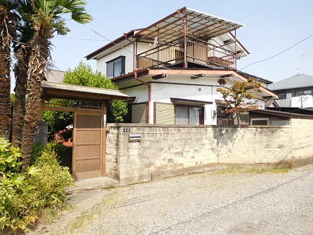 Used single-family home, both land and building are large