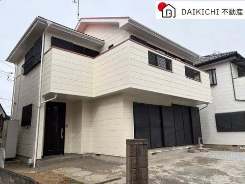 South-facing all-electric house! Within a 10-minute walk to convenience stores and drugstores! ♪
