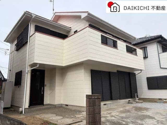 South-facing all-electric house! Within a 10-minute walk to convenience stores and drugstores! ♪