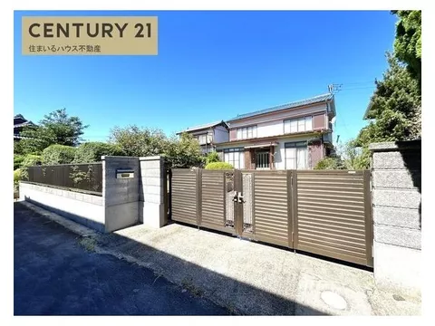 Spacious south garden and ample storage are attractive! Generous 5DK with a wide veranda◎