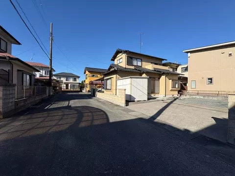 A beautiful renovated used house. Spacious land area and living space. - Image 2