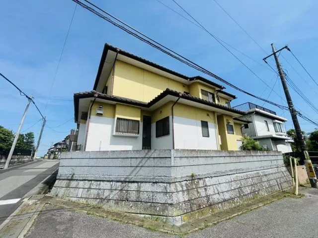 A 4LDK property on a corner lot! Includes attic storage for neatly storing your cherished items♪