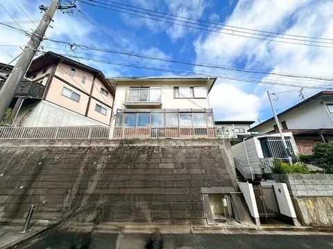 3 minutes on foot to Kanodai Elementary School! Good sunlight with a sunroom☆ Exterior painting history available♪
