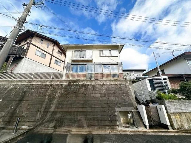 3 minutes on foot to Kanodai Elementary School! Good sunlight with a sunroom☆ Exterior painting history available♪