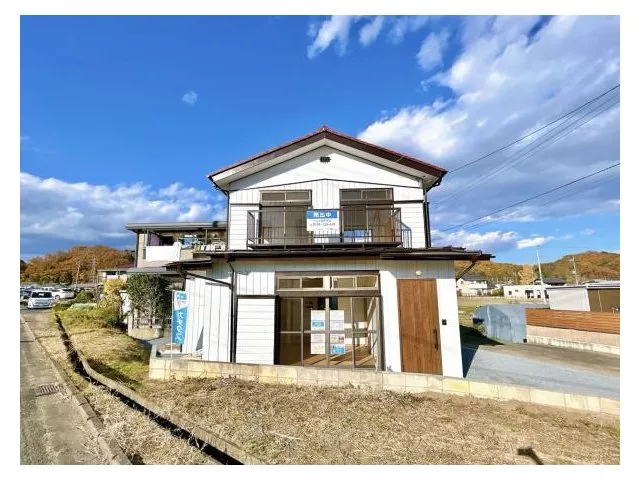 【Viewing Event Held】【Renovated】Parking for 2 standard cars in tandem is possible. A Coop Tomioka is within walking distance.