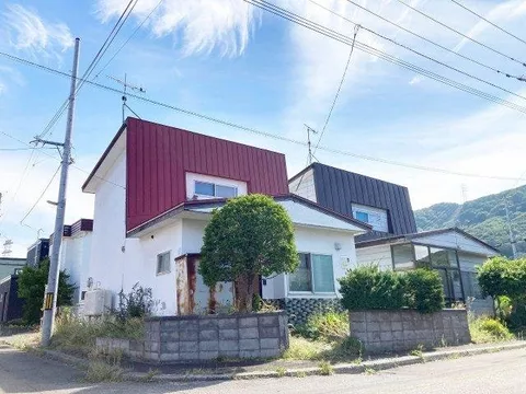 Good view from the 2nd floor, all rooms have storage, 3LDK, plenty of convenient facilities nearby, 4-minute walk to the bus stop.