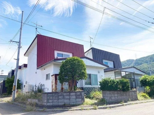 Good view from the 2nd floor, all rooms have storage, 3LDK, plenty of convenient facilities nearby, 4-minute walk to the bus stop.