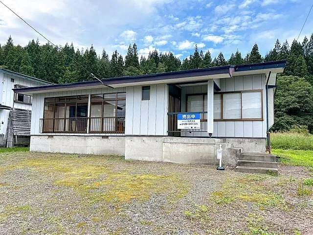 Used single-family home in Yonezawa City, Oaza Kutitazawa, single-family home