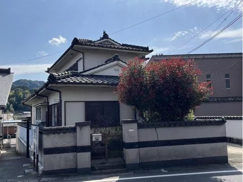 ・About 400m to Yoshida Elementary School ・About 450m to Yoshida North Junior High School ・About 50m to Yoshida Post Office
