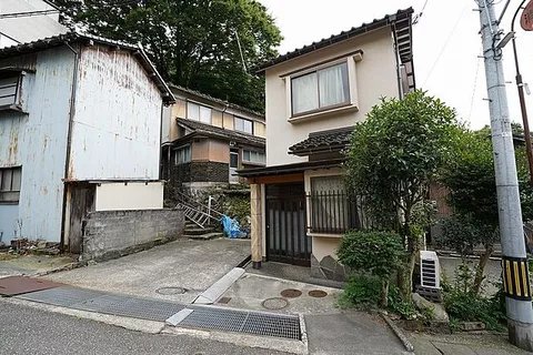 Used single-family home, IR Ishikawa Railway, Tōkanazawa Station, Hokuriku Railway Bus, get off at Yamanoue bus stop, 4-minute walk