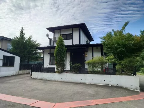 Spacious 117 tsubo lot! Fully renovated in 2013, with wallpaper, flooring, and tatami in 2026