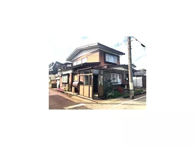 A prime location on a corner lot facing a park