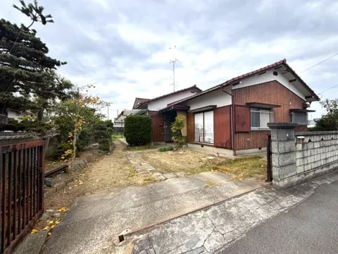 Niihama City, Yahata 2-chome (Takahama Station) 2-story building 6SLDK