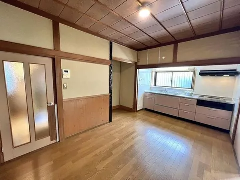 ≪Partially renovated property!≫ A versatile 6DK layout♪