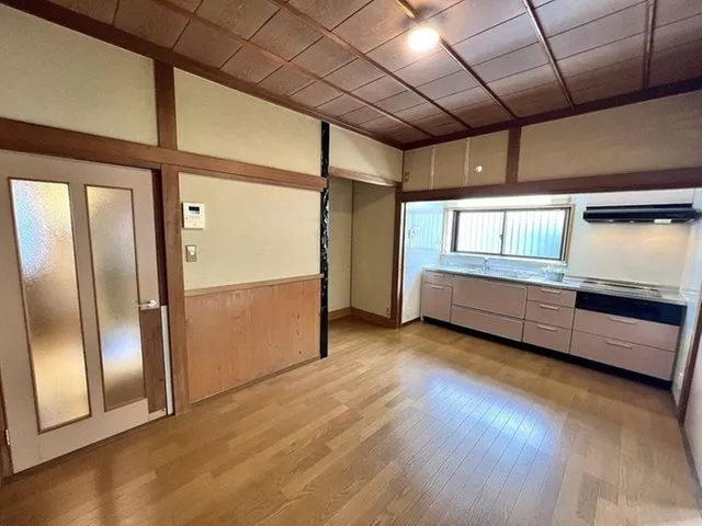 ≪Partially renovated property!≫ A versatile 6DK layout♪