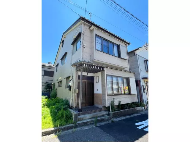 Attic and underfloor storage available! Commercial facilities and elementary and junior high schools are nearby, making for a good living environment♪