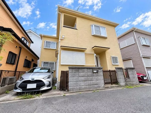 Spacious 4LDK. A perfect home for the family's future. With parking space.