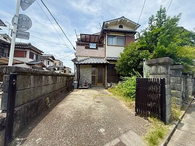 Used single-family home, Nankai Takao Line Kitano-da Station, 18 minutes by bus, get off at Hirao bus stop, 10 minutes on foot