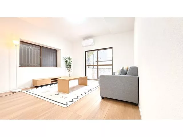 ◆Interior and exterior renovations completed♪◇4-minute walk to the nearest station♪◆All rooms are over 6 tatami mats♪