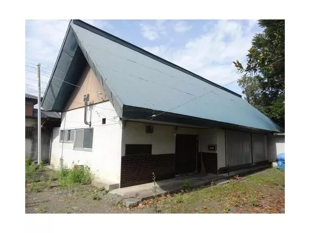A charming old folk house built on a vast site of approximately 468 tsubo!