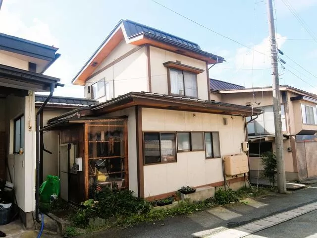 Murayama City, Tateoka Fueda 2-chome (Murayama Station) 2-story building 5K